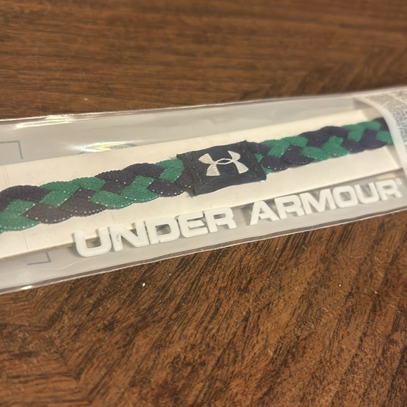• Under Armour Headband • - Picture 2 of 3